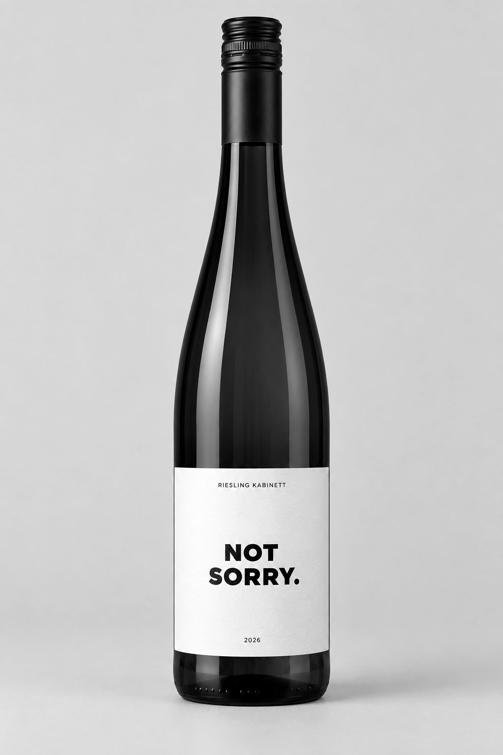 NOT SORRY Riesling Kabinett, die Flasche vor hellem Grund